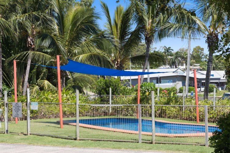 Poinciana At Cooee Bay Hotel Йепун Екстериор снимка